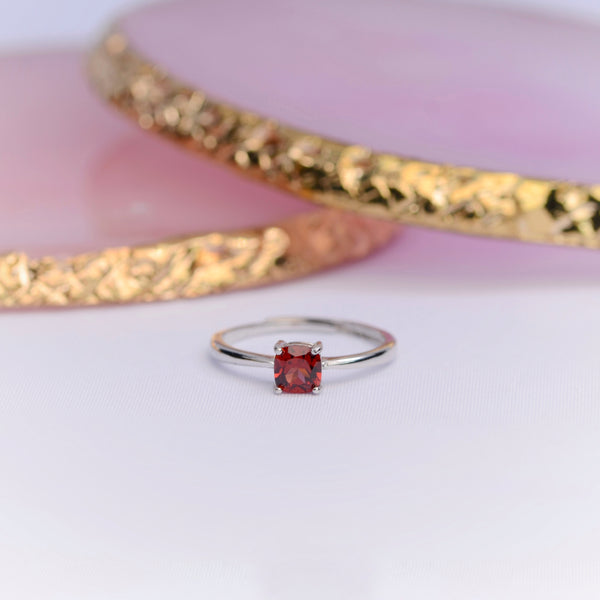 Metis Garnet Ring